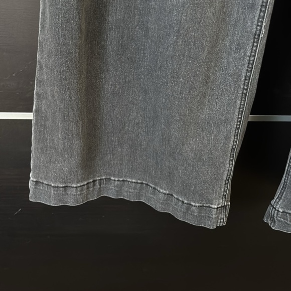 Women's Black High Rise Wide Leg Jeans - Picture 5 of 13